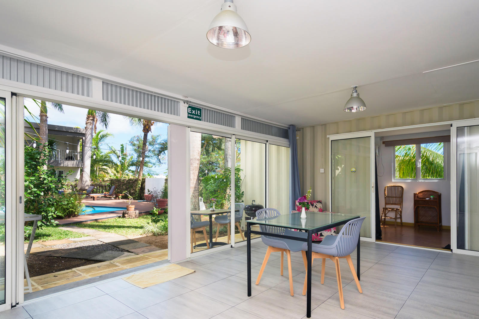Lizard Container Apt - Garden, Pool, Close to Le Morne